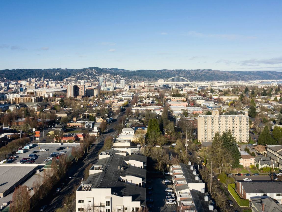 Étalement urbain vu du ciel, jusqu’aux collines
